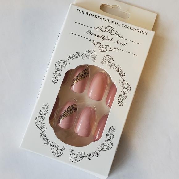 Medium length, oval press on nails - Picture 2 of 4